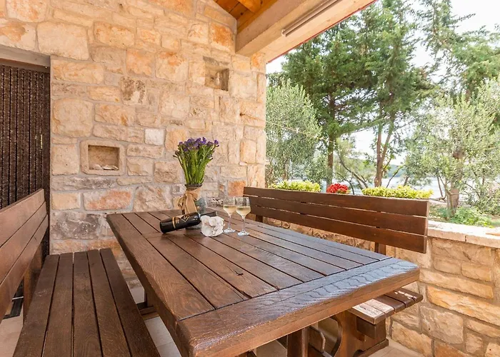 House Uncle Simon Feriehus Pašman