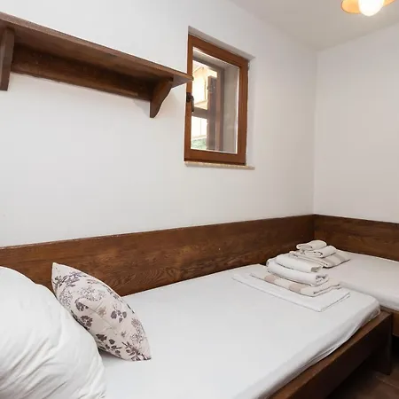 House Uncle Simon Feriehus Pašman